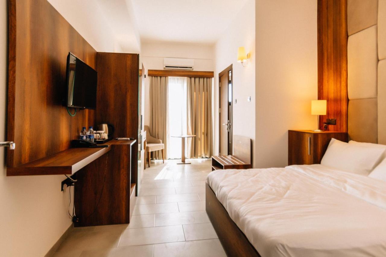 Cezar'S Airport Hotel Nicosia Exteriör bild