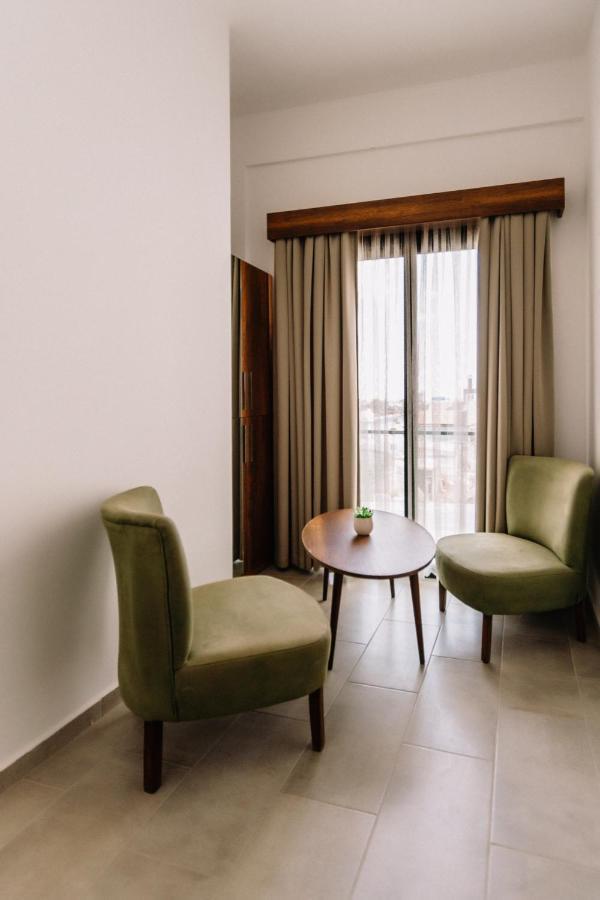 Cezar'S Airport Hotel Nicosia Exteriör bild