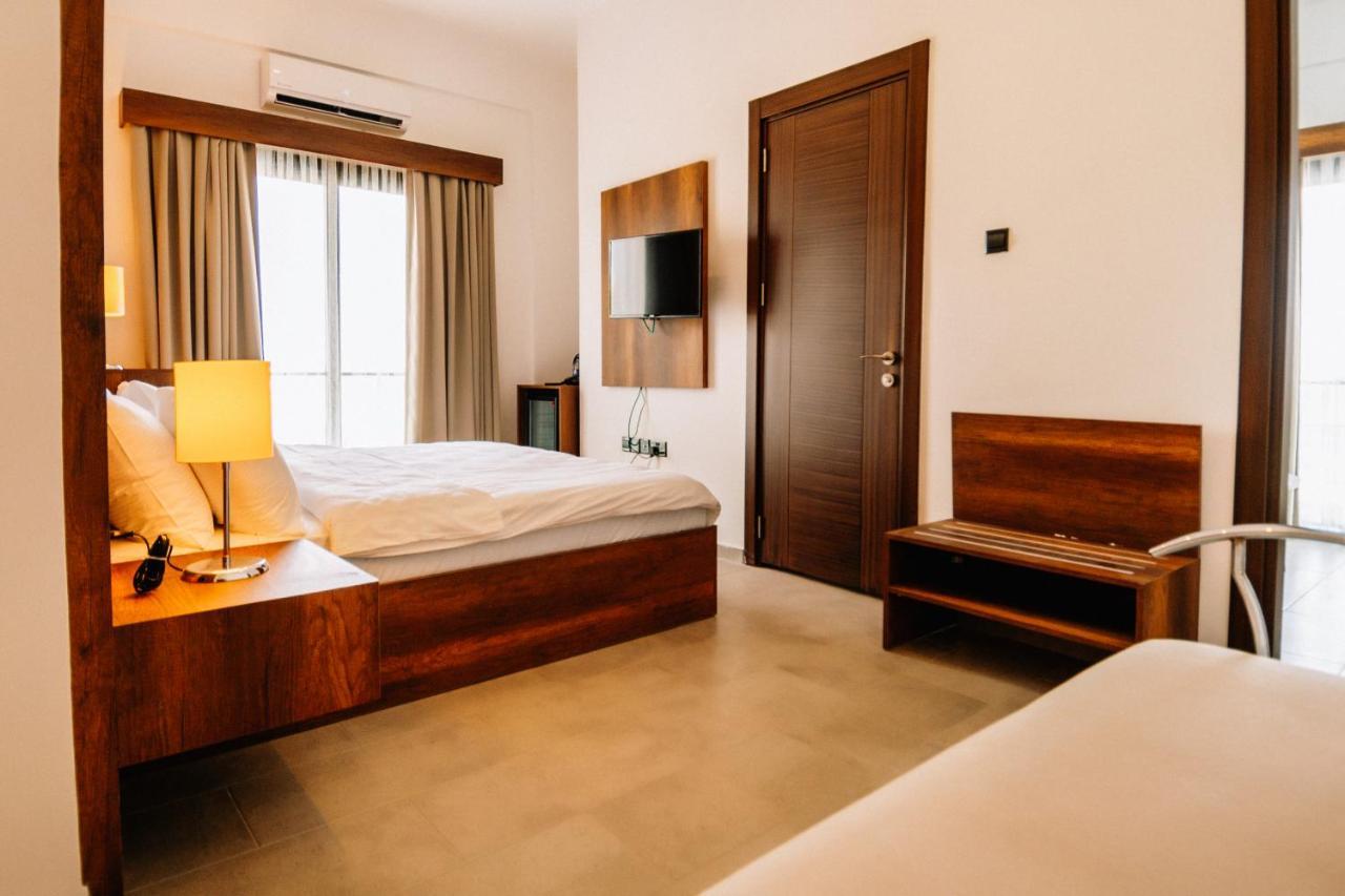 Cezar'S Airport Hotel Nicosia Exteriör bild