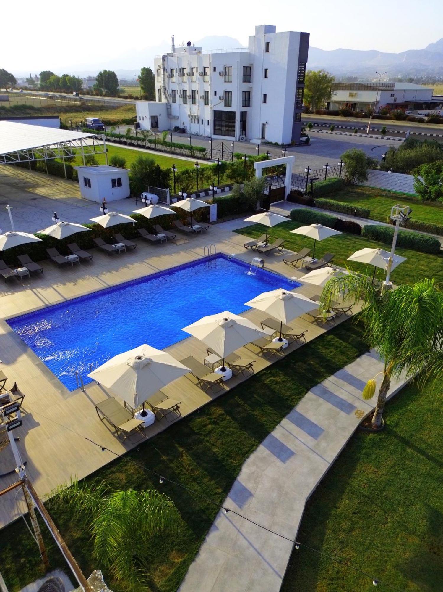 Cezar'S Airport Hotel Nicosia Exteriör bild