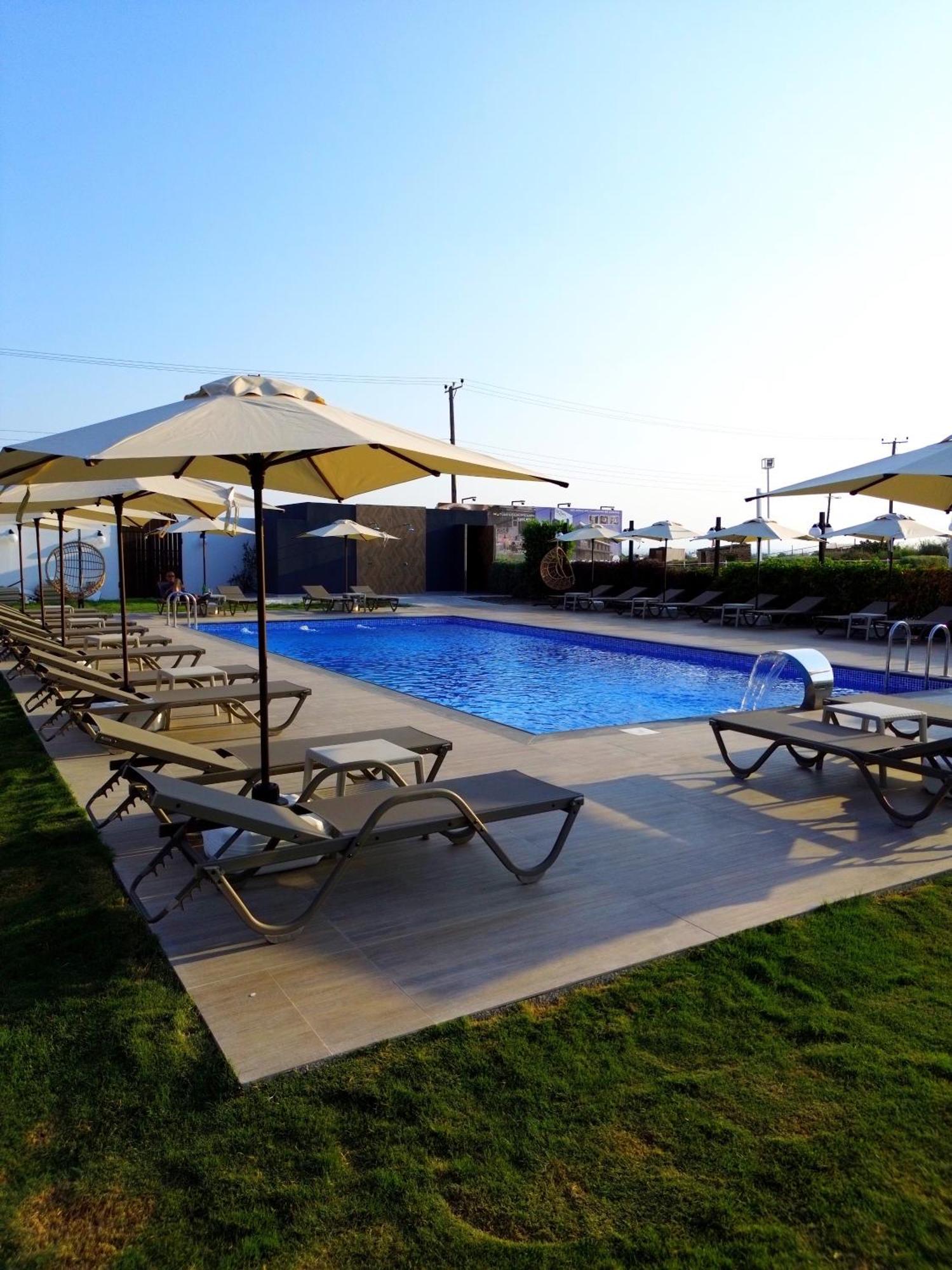 Cezar'S Airport Hotel Nicosia Exteriör bild